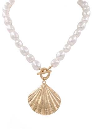 Cream Pearl Sea Shell Pendant Necklace