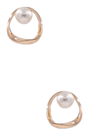 Flat Curve Hoop Cream Pearl Earrings