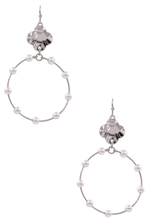 Metal Quatrefoil Pearl Dangle Earrings