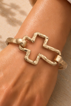 Metal Hammered Cross Cutout Bangle Bracelet