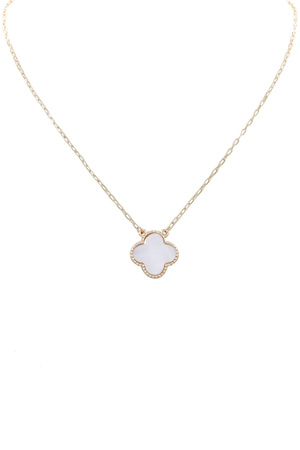 Metal Quatrefoil Pendant Necklace