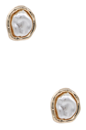 Metal Organic Cream Pearl Stud Earrings