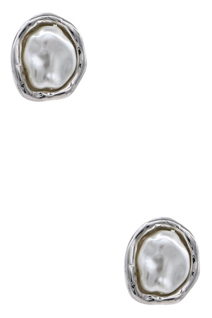 Metal Organic Cream Pearl Stud Earrings
