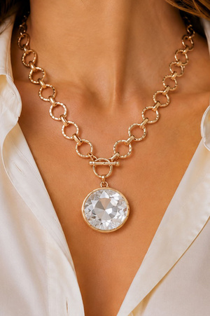 Linked Circle Metal Necklace with Crystal Pendant