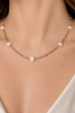 Elegant Cream Pearl Bar Accent Necklace