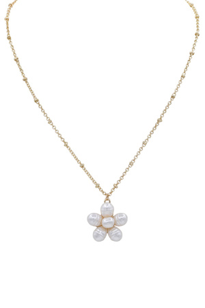 Elegant Pearl Flower Pendant Necklace