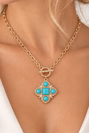 Studded Clover Pendant Toggle Necklace