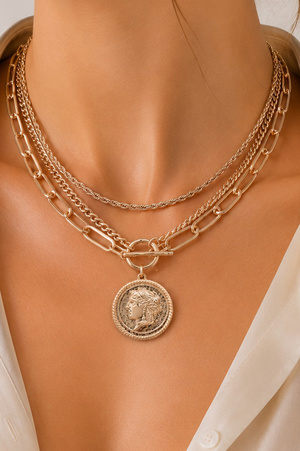 Metal Layered Coin Pendant Necklace