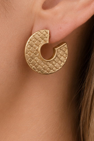 Quatrefoil Scale Semi-Twisted Open Hoop Earrings