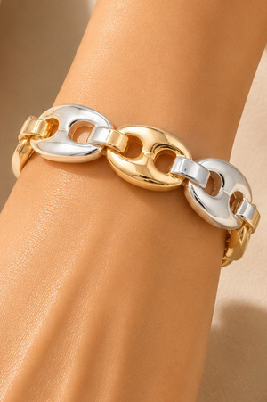 Bold Oval Link Stretch Bracelet