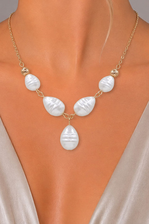 Pearl Cluster Teardrop Pendant Necklace